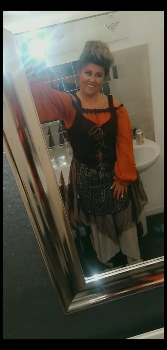 PaytonC211's tweet photo. Hocus Pocus is my favourite Halloween movie so it was only natural to dress up as a Sanderson sister!! Along with my own sister aka Sarah &amp; sister in law aka Winnie 🧡🧙💚🧙💜 we hope we done you proud @kathynajimy @BetteMidler @SJP ☺️🤞 we can't wait to see the sequel 🎥 https://t.co/IoHQkTiU0B