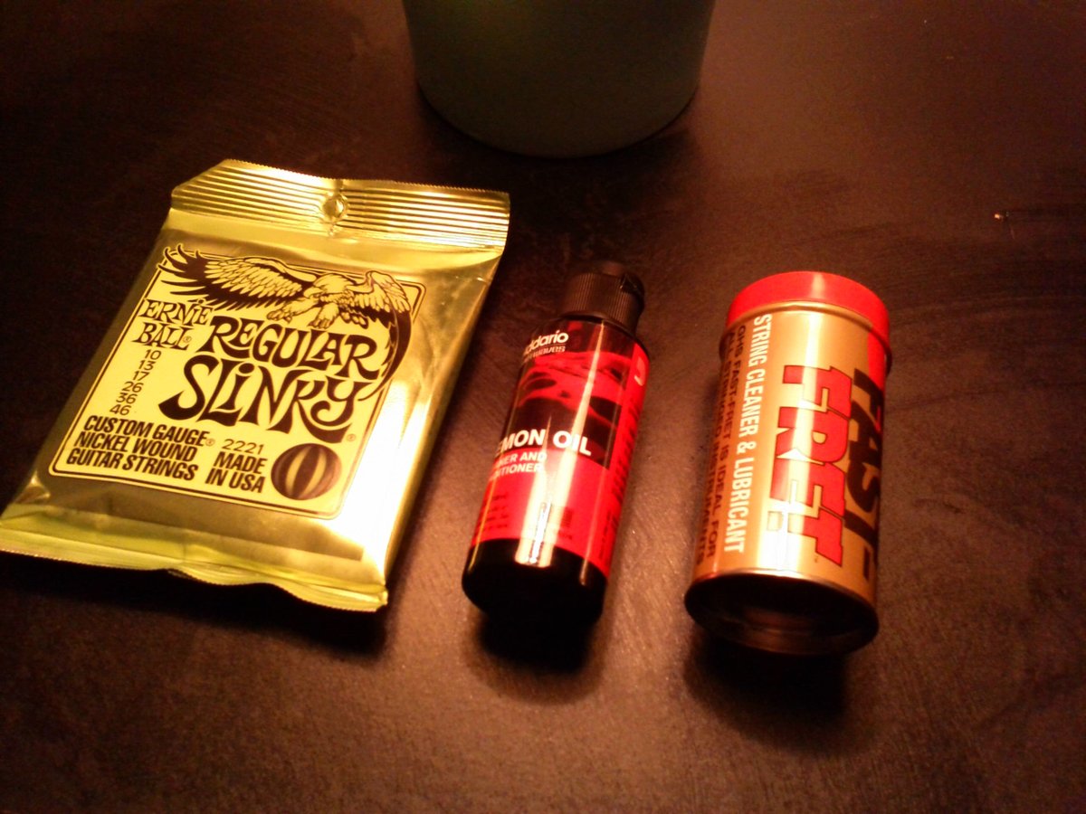 HaveMercy77's tweet photo. ギターメンテナンス
用品が届いた。指版と弦用。
ギターでも磨くか・・・
先週はさえない週だったので
今週はどうにかさえたい。
#ギター #レモンオイル #FASTFRET https://t.co/XFsAvtk5O4