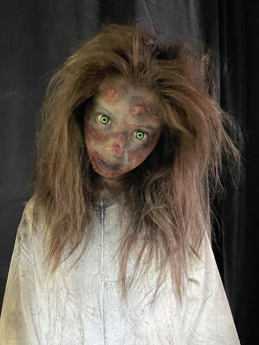 sanifoo's tweet image. Happy Halloween, humans!

I’m a pretty wandering spirit. I climb walls, torment &amp;amp; scare the s* on dumb humans who have serious Tall Poppy Syndrome issues. Watch me terrify the gullible among you on Misteri Jam 12 series now streaming on #MeWatch .@Mediacorp_Suria 

#sanifdirects