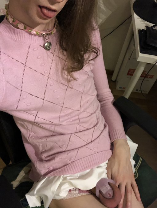 1 pic. Don't I just radiate masculinity

#femboy #crossdresser #twink #NSFW https://t.co/dDP5AojbyP