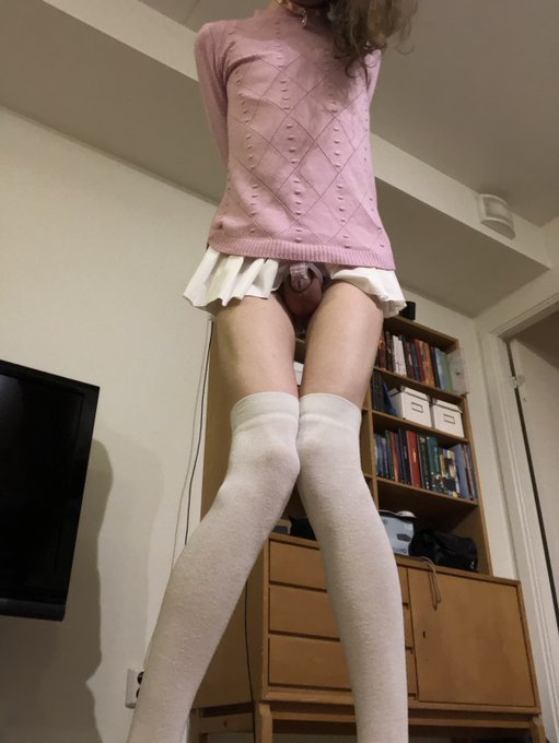 2 pic. Don't I just radiate masculinity

#femboy #crossdresser #twink #NSFW https://t.co/dDP5AojbyP