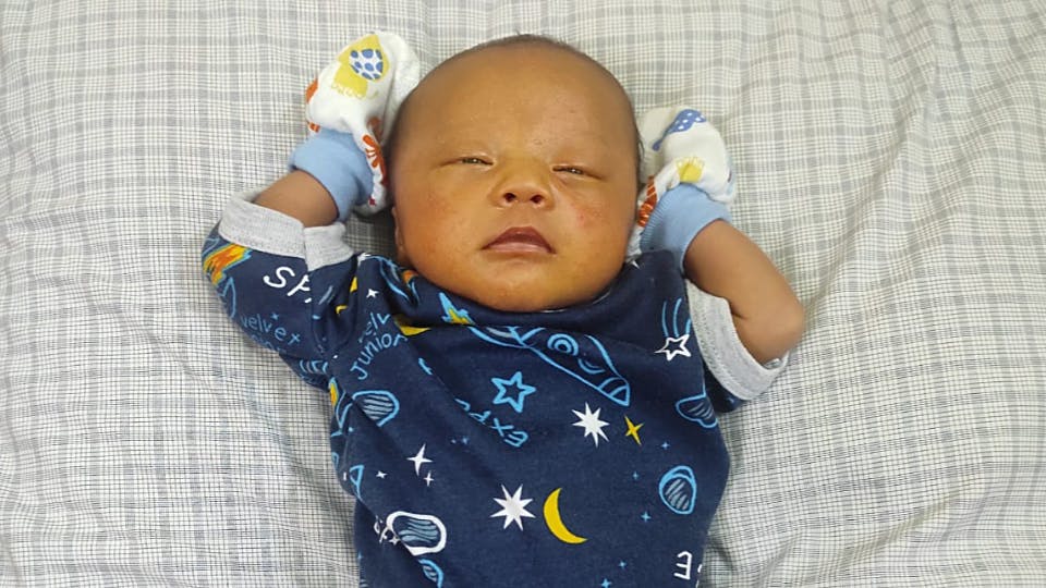 denaya_aulia's tweet photo. ✨Bantu Atthair Sembuh dari Truncus Arteriosus✨
Assalamu’alaikum teman baik..
Hari ini saya akan membagikan cerita tentang keponakan saya..
Perkenalkan.. ini Atthair Bassama
Kami bertemu Atthair pada tanggal 3 Oktober 2021, usianya belum genap satu bulan. https://t.co/48JG9xYitN