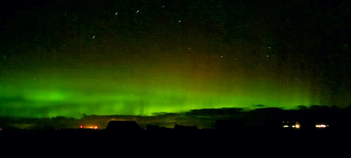 PeachesRobson's tweet photo. @bbcweather Aurora at John O Groats last night, we could see her dancing 😍 https://t.co/IowgjUktsE