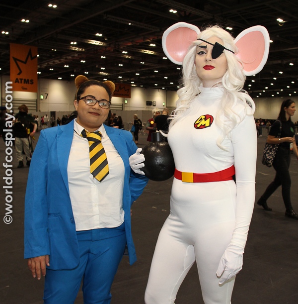 TweetsofCosplay's tweet photo. Oh crumbs! Danger Mouse and Penfold were definitely our mouse &amp; hamster heroes of MCM London Comic Con October 2021.
Nice work @cosmicchameleon and @ayshea_art

Photo @officialworldofcosplay
⁠Sign up at https://t.co/Xq3a83dJrX

#officialwoc #dangermousecosplay #penfoldcosplay https://t.co/8SgpyUMkvH