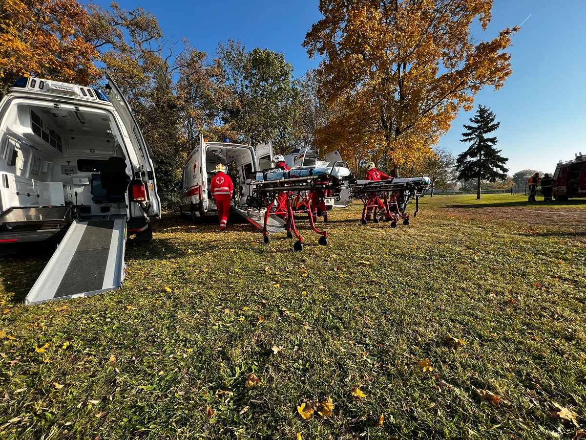 Das Hauptziel dieser Übungen ist, die Zusammenarbeit der Feuerwehren und anderen Organisationen zu üben und zu verbessern.

Wir bedanken uns bei allen Feuerwehren, dem Roten Kreuz und den Übungsdarstellern für die Teilnahme.
