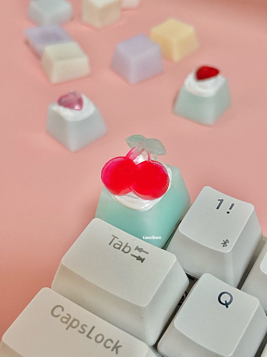 taechwecart's tweet photo. made artisan dessert keycaps 🍮🍰
these will be available for purchase on 11.03.21 💗

resin frames batch 5 will also be open tomorrow! just dm me if u wanna to order :]
https://t.co/WvGDt4WNj8 https://t.co/tq5t2YlnLR
