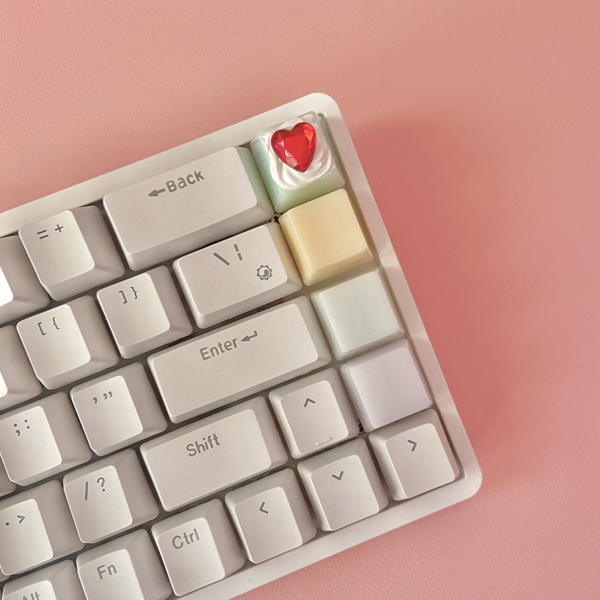 taechwecart's tweet photo. made artisan dessert keycaps 🍮🍰
these will be available for purchase on 11.03.21 💗

resin frames batch 5 will also be open tomorrow! just dm me if u wanna to order :]
https://t.co/WvGDt4WNj8 https://t.co/tq5t2YlnLR
