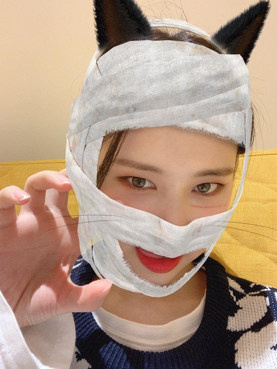 fns update • 10312021

halloween in the corner of the room~~🎃