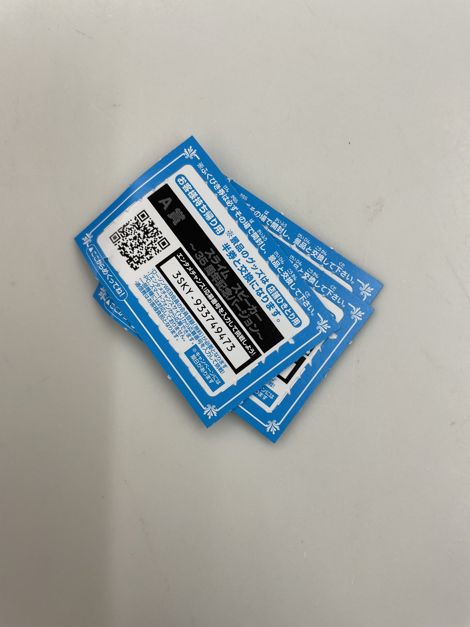 Ma Sa ドラクエウォークのspメガモンはdしか出ねーし ガチャはクソの極みでどこで引きが爆発するのかと思ったらローソンで爆発笑笑 いらっしゃいませ金ピカスライム ﾟ ﾟ O彡 ランチョンマットは11欲しかったんだけど売り切れなのでコラボ中の5で