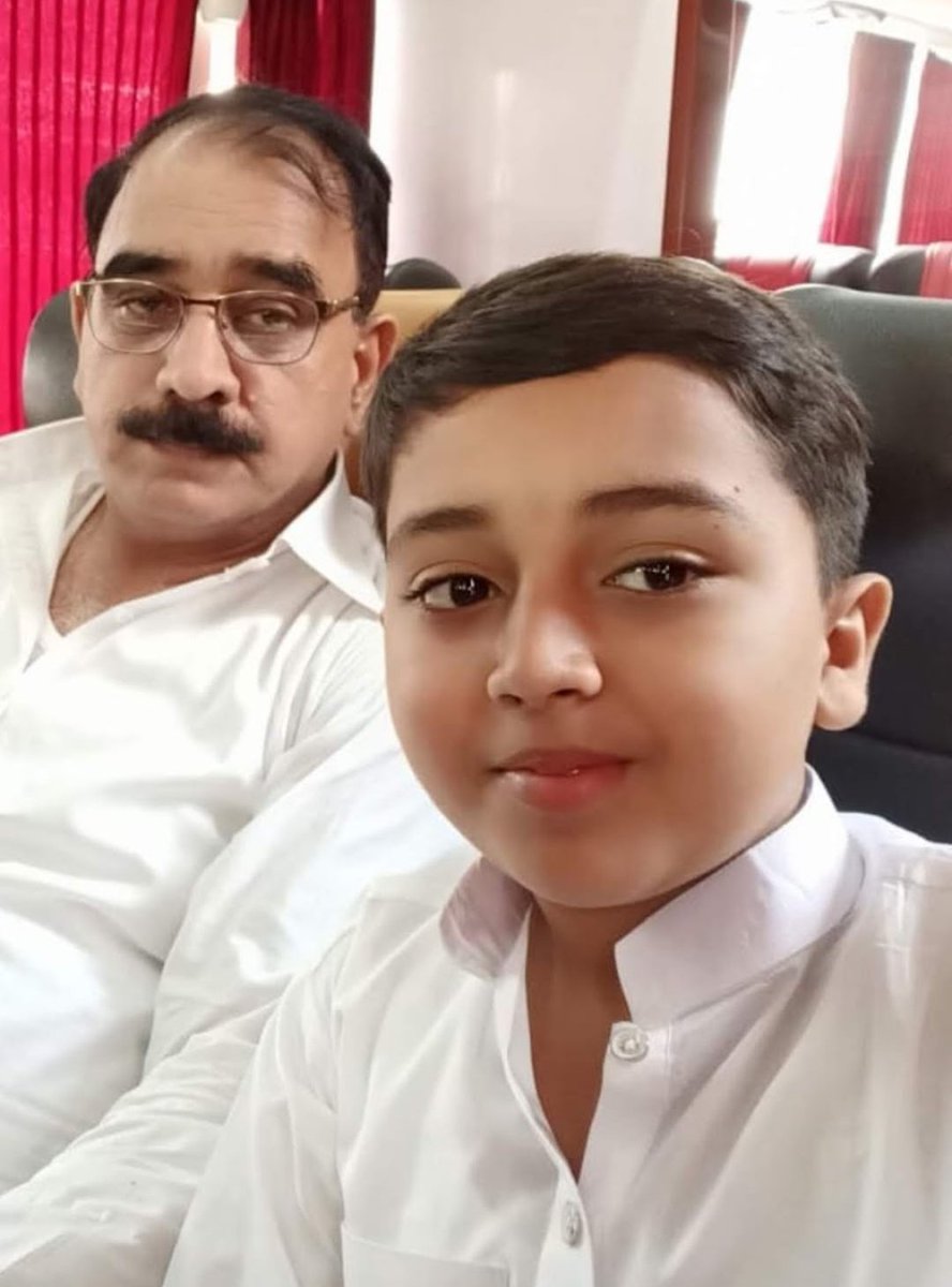 الحمد لِلہ میرے بیٹے عون محمد نے حفظ قرآن پاک کی سعادت حاصل کر لی ہے۔