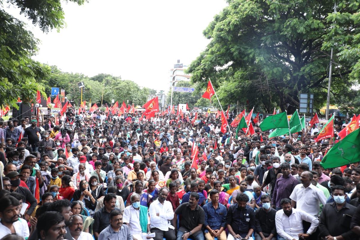 manisenthilntk's tweet photo. 32 அமைப்புகள் கூடிநின்று நாம் தமிழரை எதிர்த்து "வெற்று நாற்காலிகள்"போராட்டம் நடத்தினர்.ஆனால் நாம் தமிழரோ இதுவரை வேறு எந்தக் கட்சிகளும் போராடாத நிலையில்,மீனவர் படுகொலைக்கு எதிராக,அணுகழிவினை புதைப்பதற்கு எதிராக,வனப் பாதுகாப்பு சட்டத்திற்கு எதிராக போராடிக் கொண்டு இருக்கிறது‌‌.💪 https://t.co/q828bRSO1H