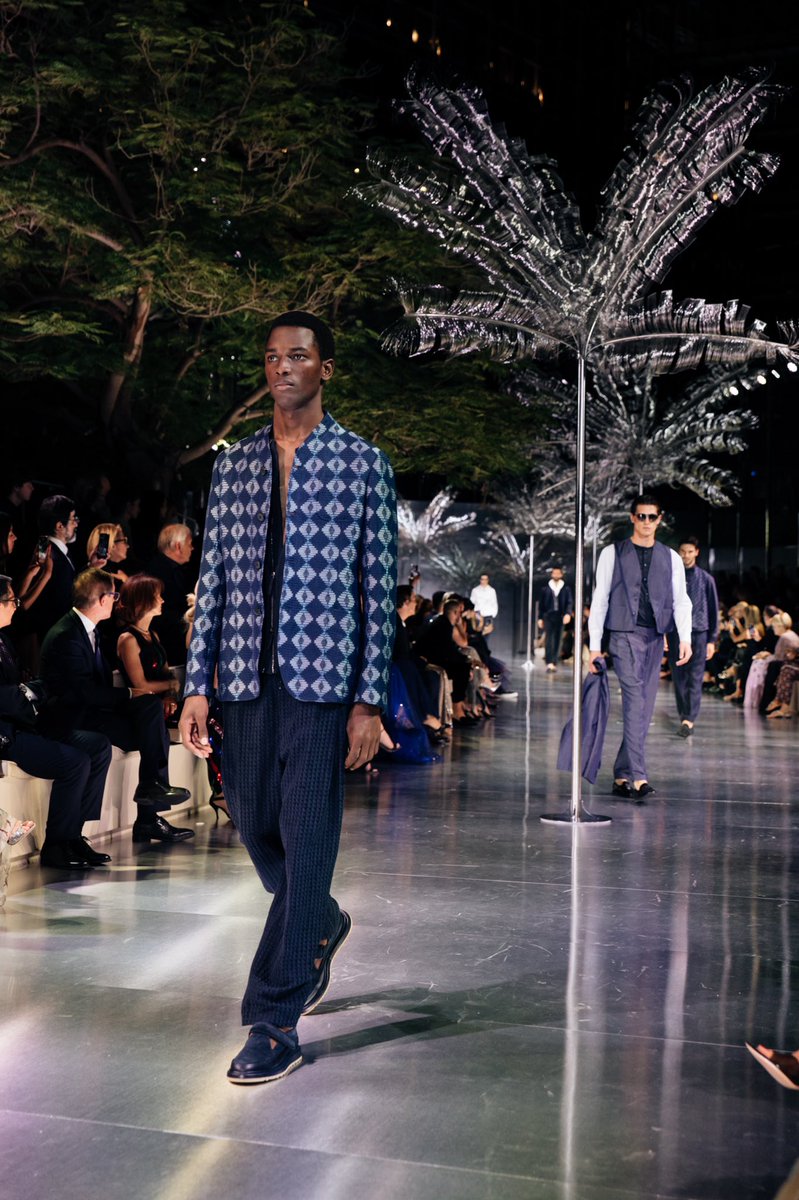 armani's tweet photo. Elegant menswear from the SS22 collection walked the runway of the #GAOneNightOnly Dubai fashion show. Casual separates with an effortless style in classic Giorgio Armani shades were complemented by the occasional pop of colour.

Credits: @stefanoguindani and @germanlarkin https://t.co/blKpFNFNKV