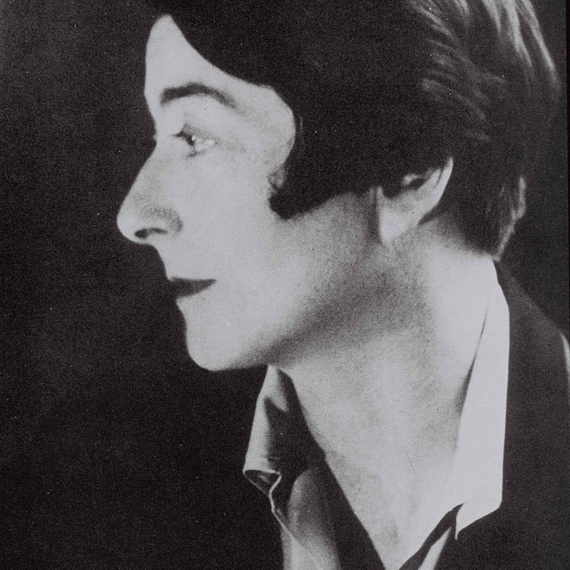 nuria_moliner's tweet photo. Soy fan de Eileen Gray💜 Como más leo y descubro sobre ella, más me cautiva

Fue una de esas personas que dejan huella. Una artista, diseñadora y arquitecta irlandesa adelantada a su tiempo

Hoy se cumplen 45 años de su muerte y vale la pena recordar su fascinante historia👇hilo https://t.co/Ne1RhGvHSu
