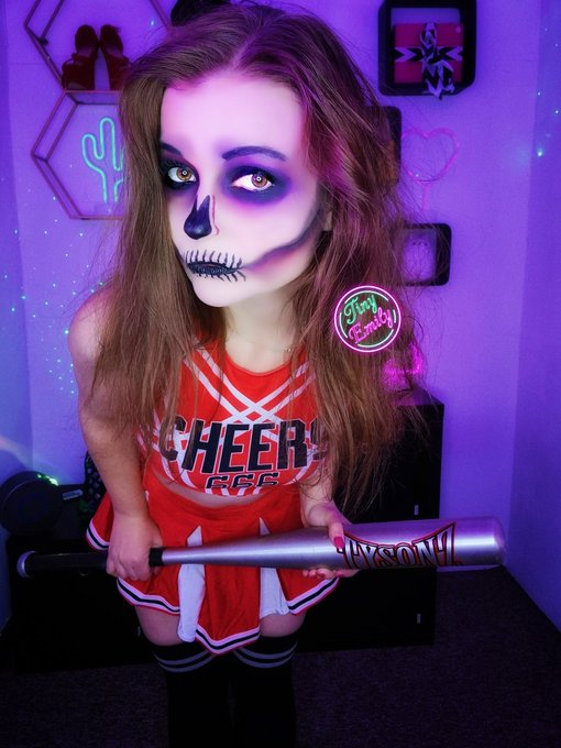 Na warst du auch artig?? 😈  Happy Halloween 🎃  #halloween #halloweencostume #halloweenmakeup #skullface<a href="/tag/halloween"class="tags">#halloween</a><a href="/tag/horror"class="tags"><span>#horror</span></a><a href="/tag/sunday"class="tags"><span>#sunday</span></a><a href="/tag/skeleton"class="tags"><span>#skeleton</span></a><a href="/tag/cheerleader"class="tags"><span>#cheerleader</span></a><a href="/tag/october"class="tags"><span>#october</span></a>
