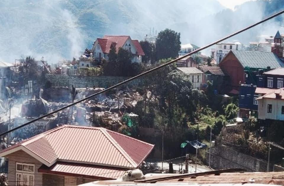 TheChindwin's tweet photo. In Pictures: Thantlang town, Chin State after nearly 14 hours of razing fire caused by the junta’s rocket-propelled shelling.
#WhatsHappeningInMyanmar 
#WhatsHappeningInChinstate https://t.co/IVu6l7GptJ