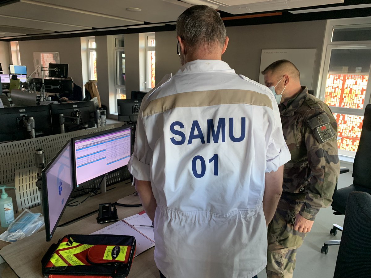 68eRAA_CDC's tweet photo. En décembre dernier, en pleine crise sanitaire, le #68eRAA signait une convention de partenariat avec le @SAMU01Ain ✍️
👉🏻 Aider le SAMU à absorber l’augmentation des appels.☎️
Honneur de garder la liaison et d’attaquer la planification des actions pour l’année 2022 🤝 https://t.co/gpPX135A7b