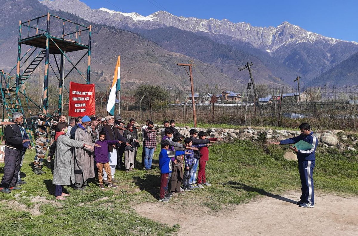 ToofaniBaba1's tweet photo. NATIONAL UNITY DAY
National Unity day was organised and observed at the Chattargul Company. A total of 31 youths attended and pledged to uphold the integrity of the nation at all costs.
#NayaKashmir
#EducatedKashmirABetterKashmir
#KashmirRises
#IndiaIsOne
@Mesmer_Manasbal https://t.co/jAJiYb5Oqw