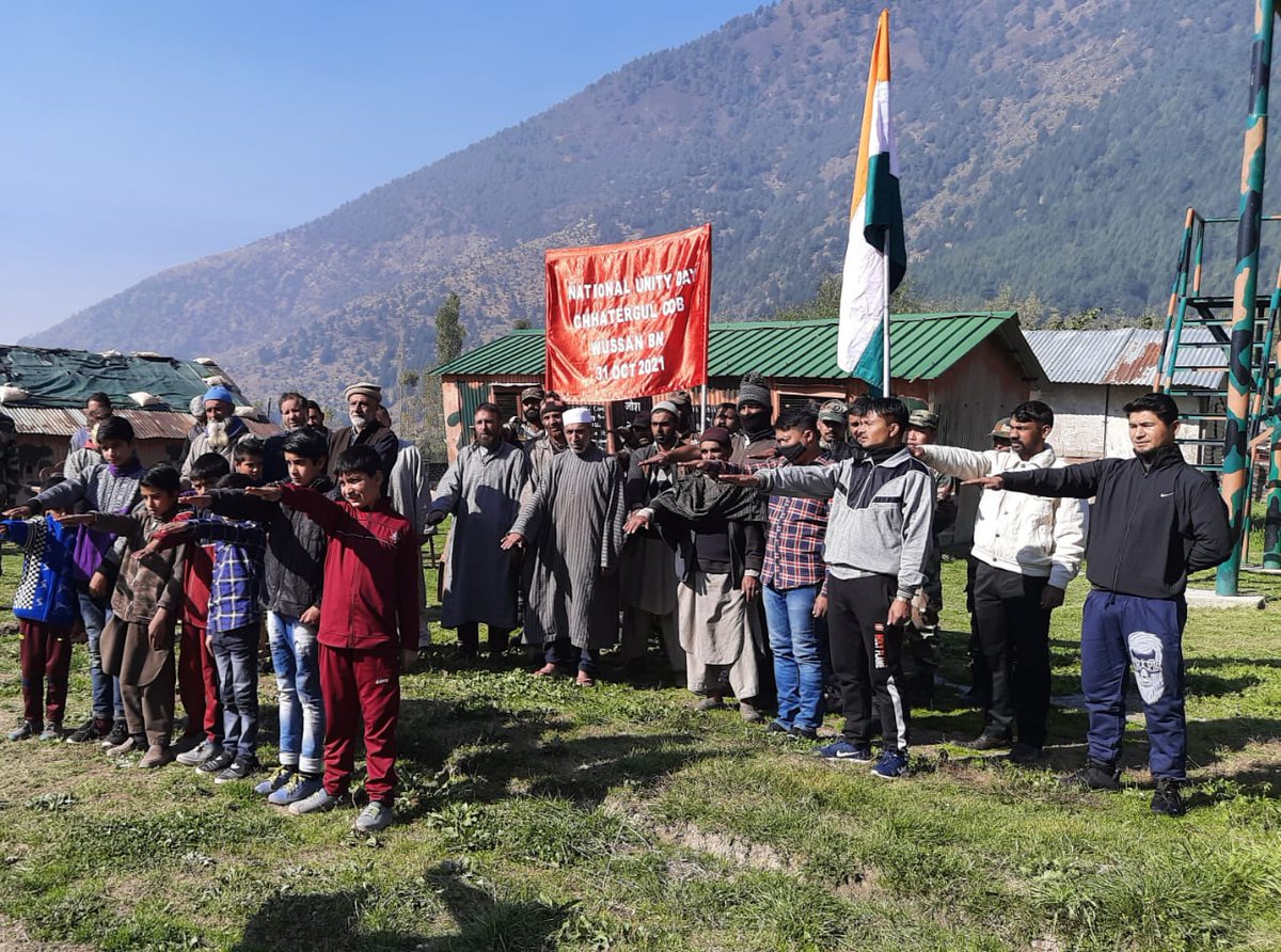 ToofaniBaba1's tweet photo. NATIONAL UNITY DAY
National Unity day was organised and observed at the Chattargul Company. A total of 31 youths attended and pledged to uphold the integrity of the nation at all costs.
#NayaKashmir
#EducatedKashmirABetterKashmir
#KashmirRises
#IndiaIsOne
@Mesmer_Manasbal https://t.co/jAJiYb5Oqw