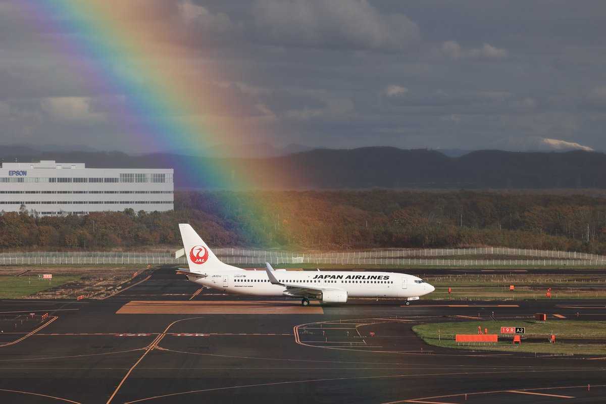 350_shun's tweet photo. 良いタイミングだったな〜🌈
#jal 
#FlyJAL
#japanairlines https://t.co/XY7aqPPDGS