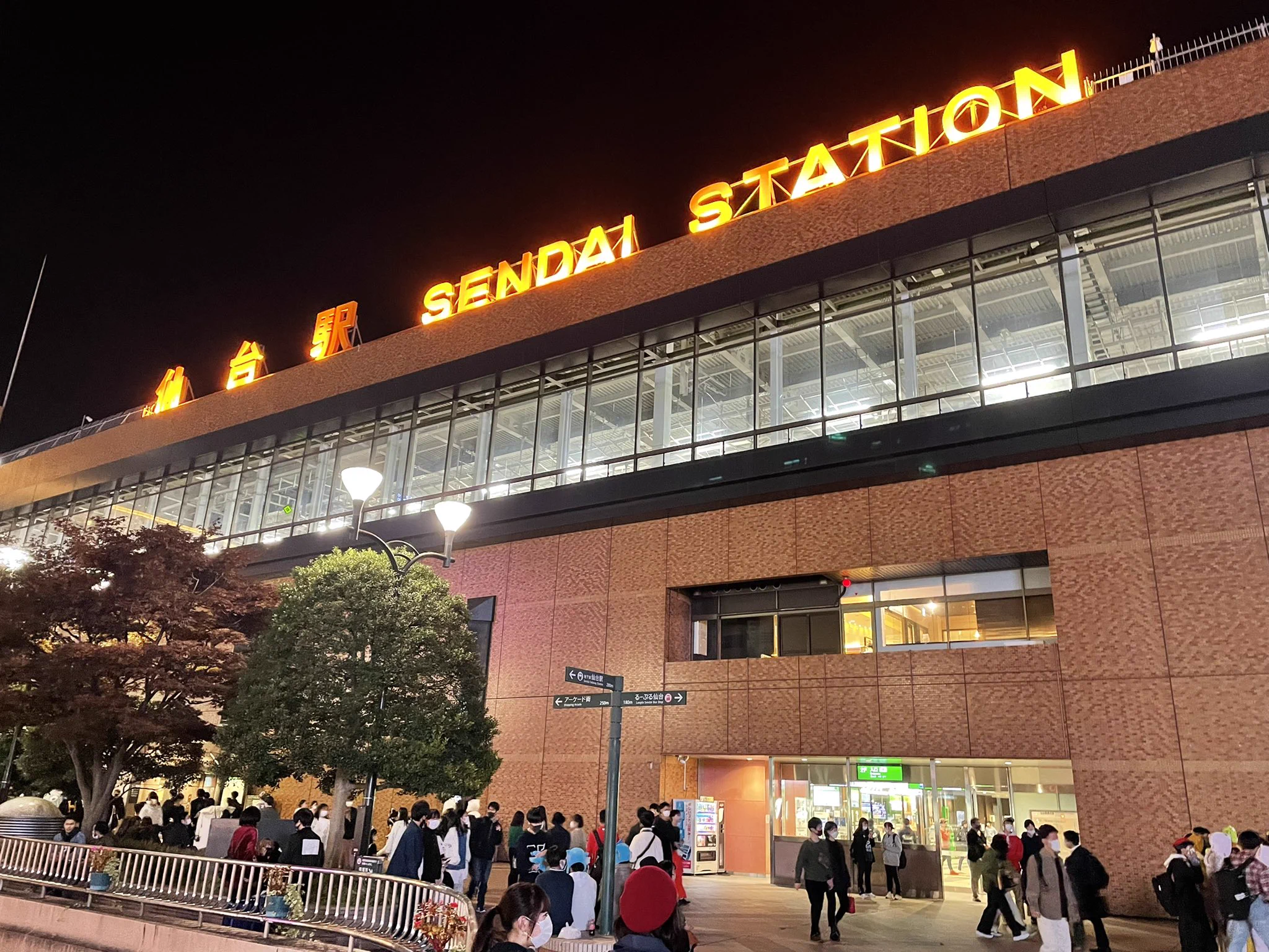 @yeskiri ナイス！！！よく言ってくれた！！
今仙台駅いるんですが仙台駅の外出てみたら、、、うぇ、気持ち悪すぎる
まじで気持ち悪い 