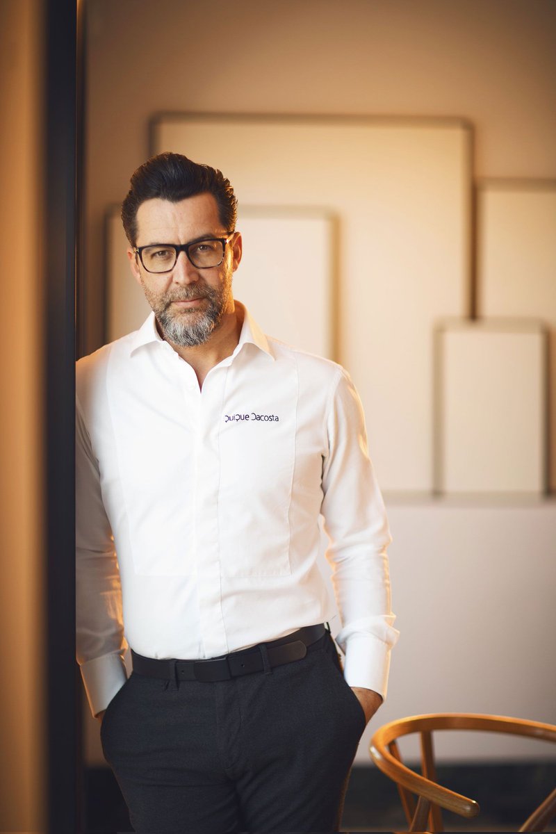 feriagastronoma's tweet photo. 👩‍🍳 @QiqeDacosta presentará en #MediterraneaGastronoma21 la nueva edición de @DNAforumDenia que se celebrará entre el 3 y el 6 de diciembre, y que tendrá como protagonista el sector local de la hostelería. 

📅 Lunes 8 noviembre (12:30) en la #CocinaCentral - l'Espai Exquisit. https://t.co/pyhYfrktqp