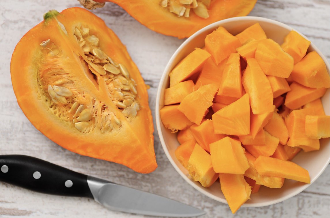 #Pompoen is niet alleen populair door #Halloween. Steeds meer Nederlanders ontdekken pompoen als gezonde groente. Vorig jaar steeg de verkoop in supermarkten met 22 procent! Vooral de #flespompoen wint terrein. <a href="/GFHuis/">GFHuis</a> <a href="/ActieplanGF/">NAGF</a>