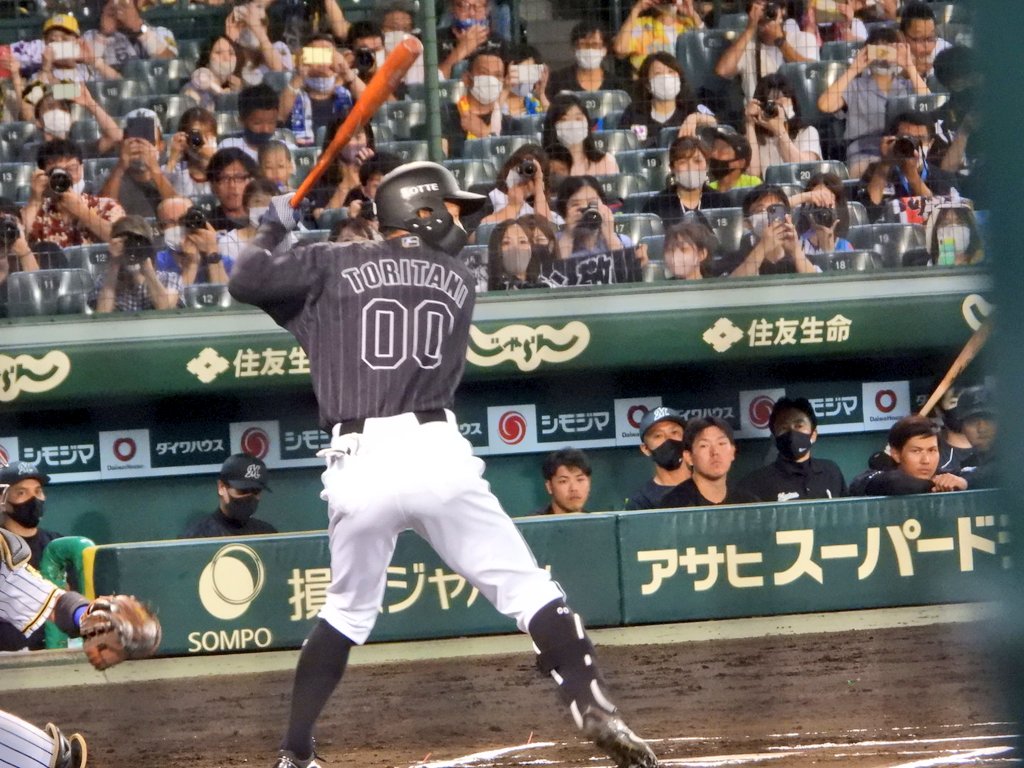 Xxume Naoxx この日トリさん見れて良かった 長い間お疲れ様でした トリさん出る度に拍手したら なんやねんって言われたけど そんな垣根関係なく愛したって ええやん Gt 罒 Lt 全力で応援して後悔なし 永遠のヒーローです 鳥谷敬 永遠のヒーロー