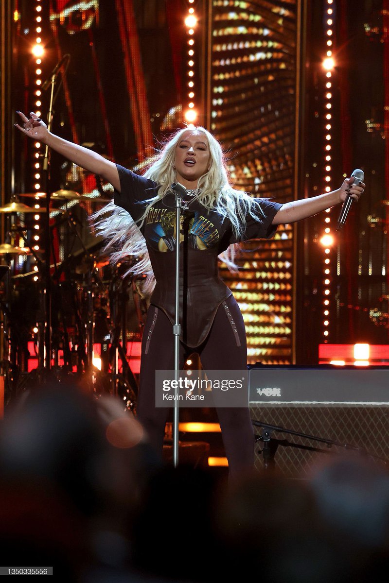 XtinaChartsNET's tweet photo. .@xtina paying tribute to Tina Turner at the #RockandRollHallofFame Introduction. (30/10) https://t.co/ZoT9RGhrD4