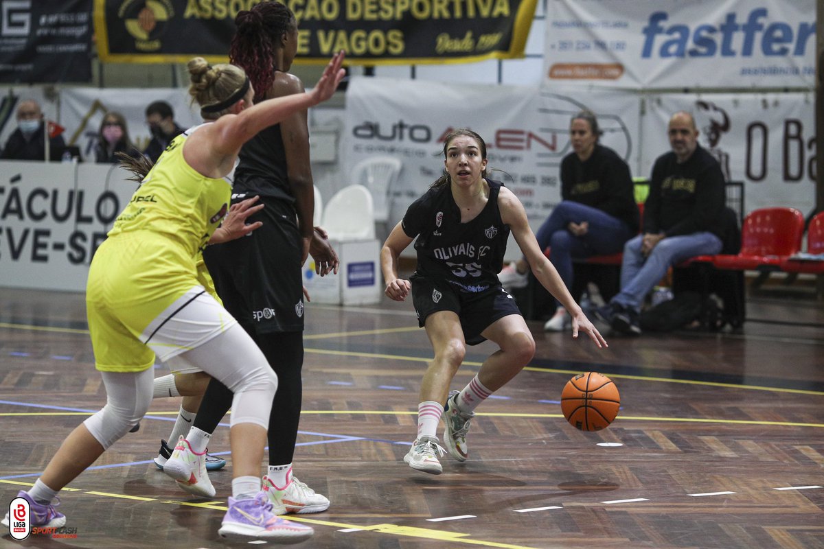 fpbasquetebol's tweet photo. 🏀 @advagos3 86-72 @olivais 
🏆 𝐋𝐢𝐠𝐚 𝐁𝐞𝐭𝐜𝐥𝐢𝐜 𝐅𝐞𝐦𝐢𝐧𝐢𝐧𝐚 (6.ª jornada)
📍 Pavilhão Municipal de Vagos
⭐ @devbrooks22 (26pts, 9res, 2rb)
📊 https://t.co/8cDstMG5EV

#SomosBasquetebol #LigaBetclic https://t.co/NBnjBqh6nE