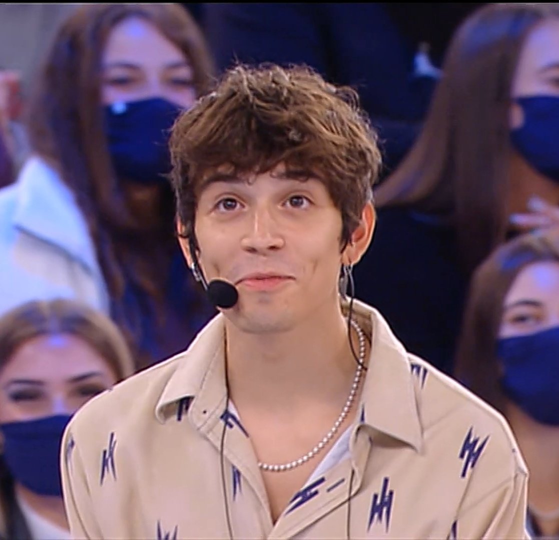 luceecenere_'s tweet photo. Lui che preferirebbe stare in una stanza con Rudy piuttosto che stare lì in piedi #AMICI21 https://t.co/CLuDf7JNr7