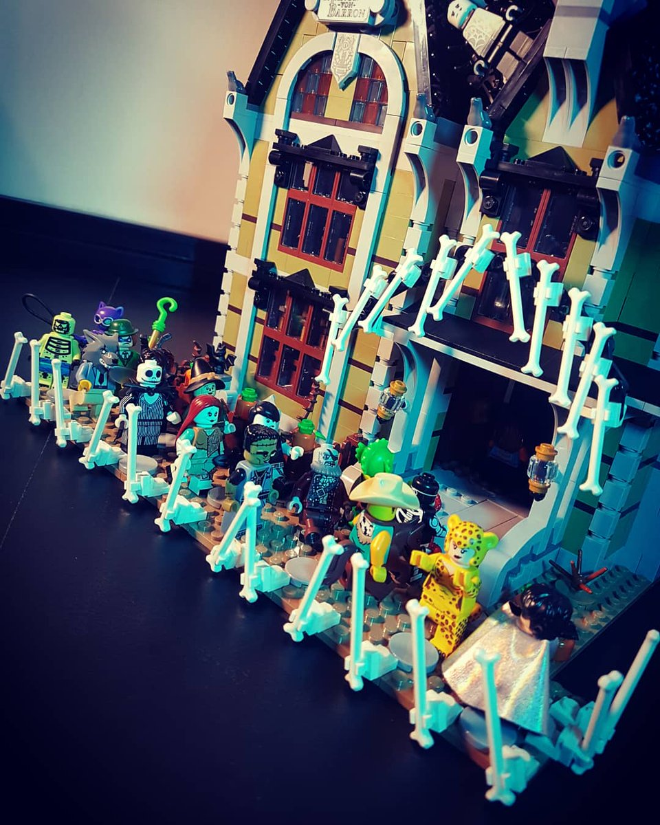 AllenAfol's tweet photo. Halloween party in full swing at the new Haunted House!
Happy Halloween everyone ๐ป๐ป๐ป
#halloween #hauntedhouse #lego #afol #allenafol #legopic #legophotography #legoart #legolove #legolife #legomoc #legomod #legostagram #instalego #legocommunity https://t.co/reBVKew9Gu