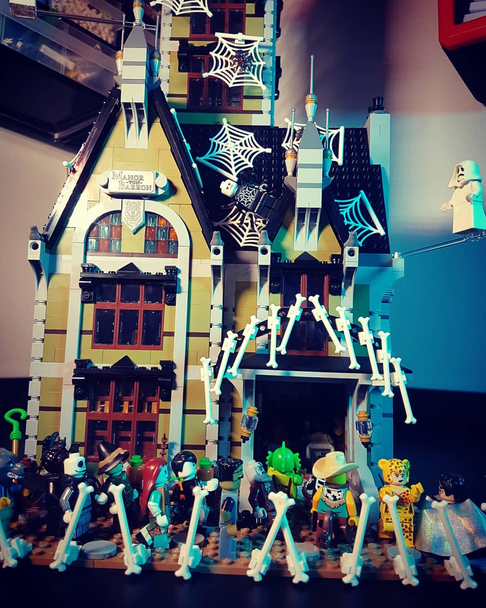 AllenAfol's tweet photo. Halloween party in full swing at the new Haunted House!
Happy Halloween everyone ๐ป๐ป๐ป
#halloween #hauntedhouse #lego #afol #allenafol #legopic #legophotography #legoart #legolove #legolife #legomoc #legomod #legostagram #instalego #legocommunity https://t.co/reBVKew9Gu