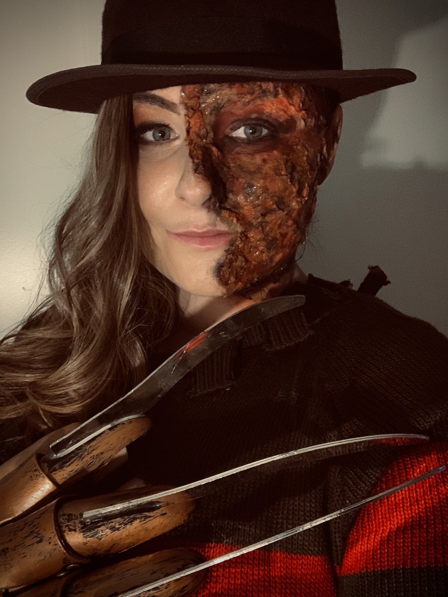 chasinghappy87's tweet photo. Happy Halloween 🎃👻 #FreddyKrueger #DeadbyDaylight #NightmareOnElmStreet #sfxmakeup https://t.co/m81xRXeX25