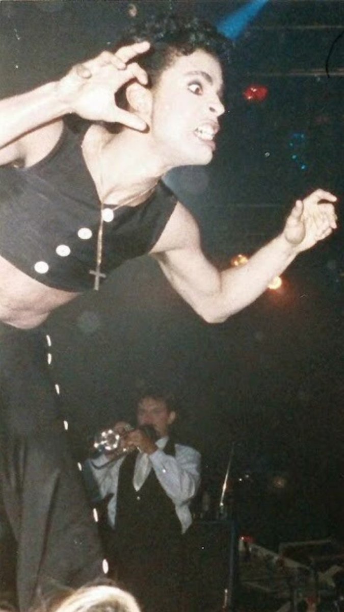 BoppingElf77's tweet photo. #Prince #Live #ParadeTour #FunnyFaces #Halloween #Dracula #Prince4Ever https://t.co/hivY5iKHIF