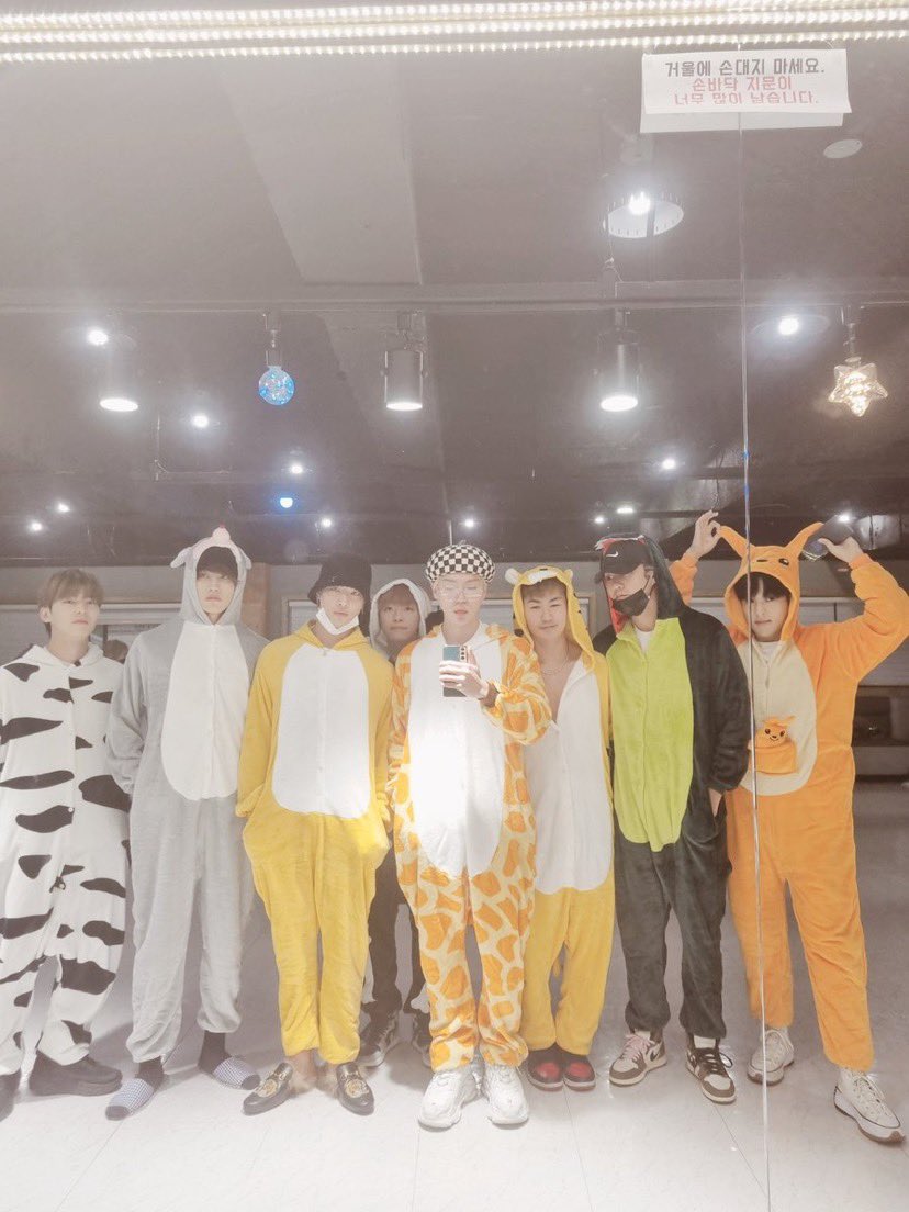 NikMembers's tweet photo. [#FUMIYA]
HAPPY HALLOWEEN🎃

Universe (Halloween ver.)
もYouTube上がったから見てね🐮

https://t.co/MTIf3FJsoT

#nik #nikee #Universe #ハロウィン https://t.co/IL70SeTdsd