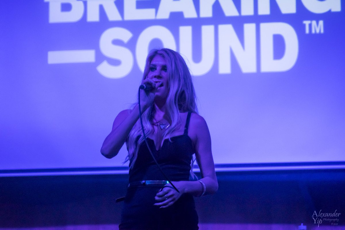 AshleighKno1's tweet photo. Love these picture by @MovementPhotos taken at my @cargo_ldn #gig with @BreakingSoundU1 It was such a fun night. 😁🎤❤️ #livemusic #singersongwriter #liveperformance #singer #model #london #cargolondon #breakingsound #performance #shoot https://t.co/bIoKXYkmJu