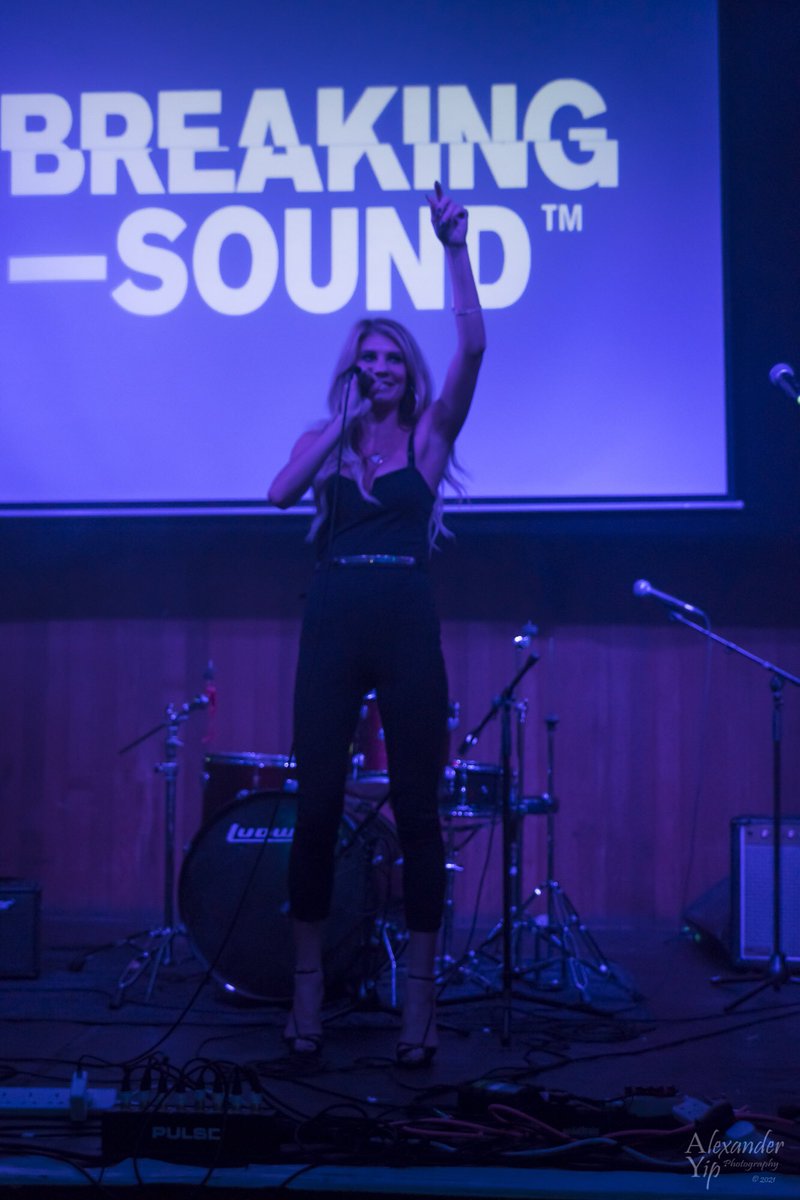 AshleighKno1's tweet photo. Love these picture by @MovementPhotos taken at my @cargo_ldn #gig with @BreakingSoundU1 It was such a fun night. 😁🎤❤️ #livemusic #singersongwriter #liveperformance #singer #model #london #cargolondon #breakingsound #performance #shoot https://t.co/bIoKXYkmJu