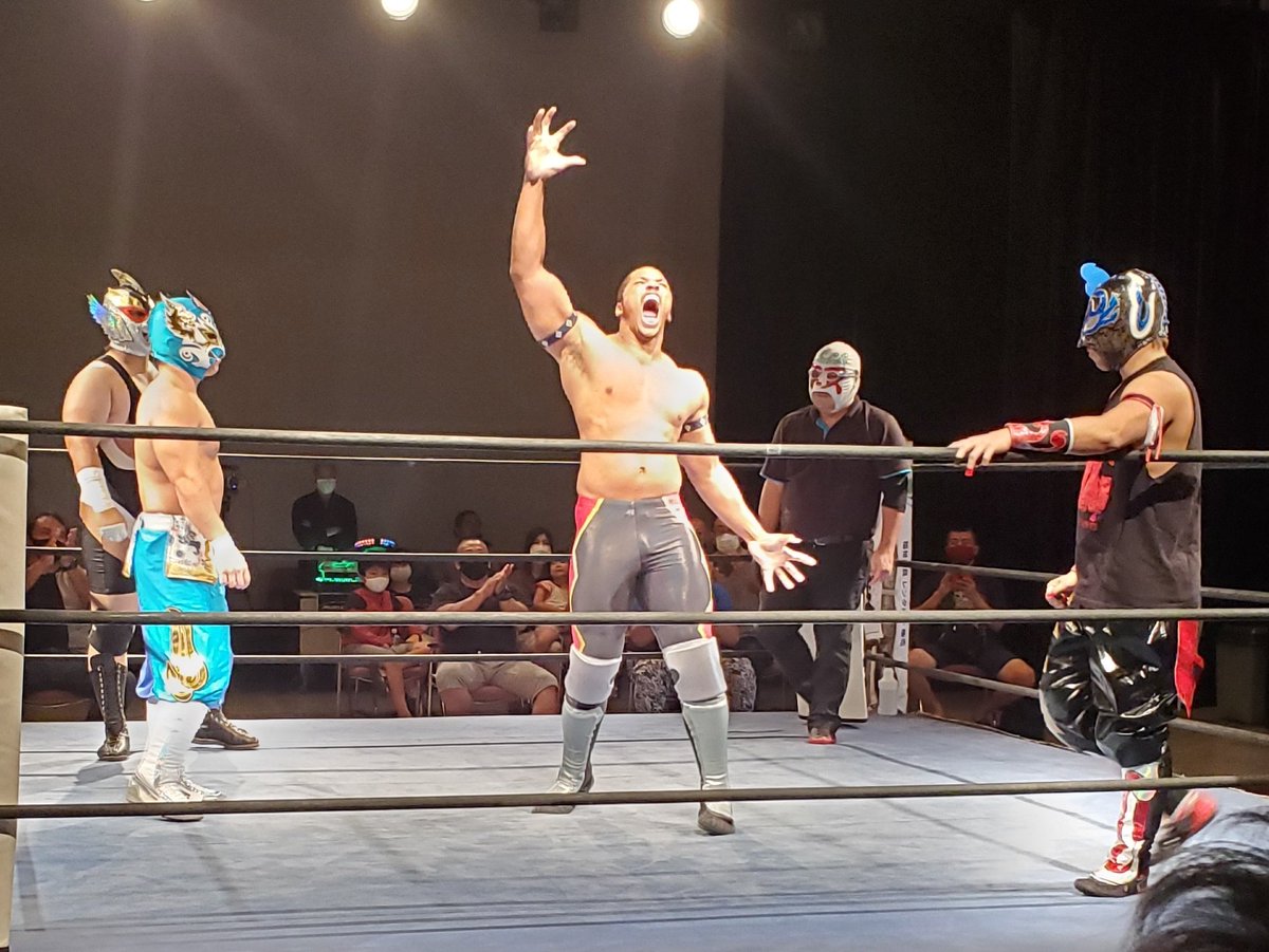 yaomi24662428's tweet image. ２試合目！
新マスクのウルトラソーキに初めて生の試合をみたK-JAX!
火花バチバチの試合‼️
観ててとても楽しかった❗
熱い試合はやっぱりいいね👍️
#rd_pw
#KJAX
#美ら海セイバー
#ryukyudogdingo
#MDC
#ウルトラソーキ
#ティーラン獅沙