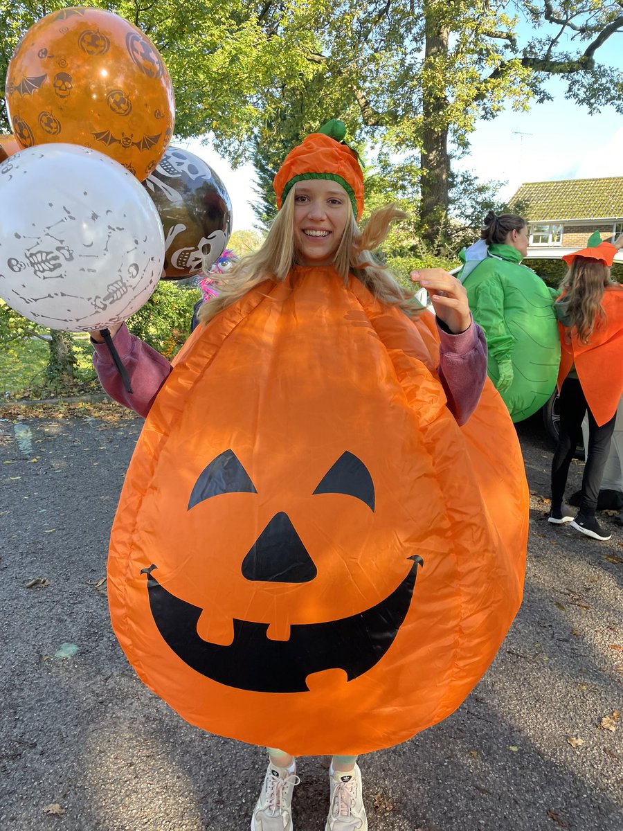 Jo44870739's tweet photo. Having a good time we’ve supported a great cause, our local @YouthlineBF ❤️ mental health counselling charity for young people. Hanna #MaristYear10 @TheMaristSchool with a big smile succeeded with the heaviest donation bucket of the day. #MaristFamilies #Maristwellbeing 💪🤩 https://t.co/u4Git40gXO