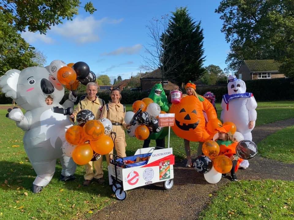 Jo44870739's tweet photo. Having a good time we’ve supported a great cause, our local @YouthlineBF ❤️ mental health counselling charity for young people. Hanna #MaristYear10 @TheMaristSchool with a big smile succeeded with the heaviest donation bucket of the day. #MaristFamilies #Maristwellbeing 💪🤩 https://t.co/u4Git40gXO