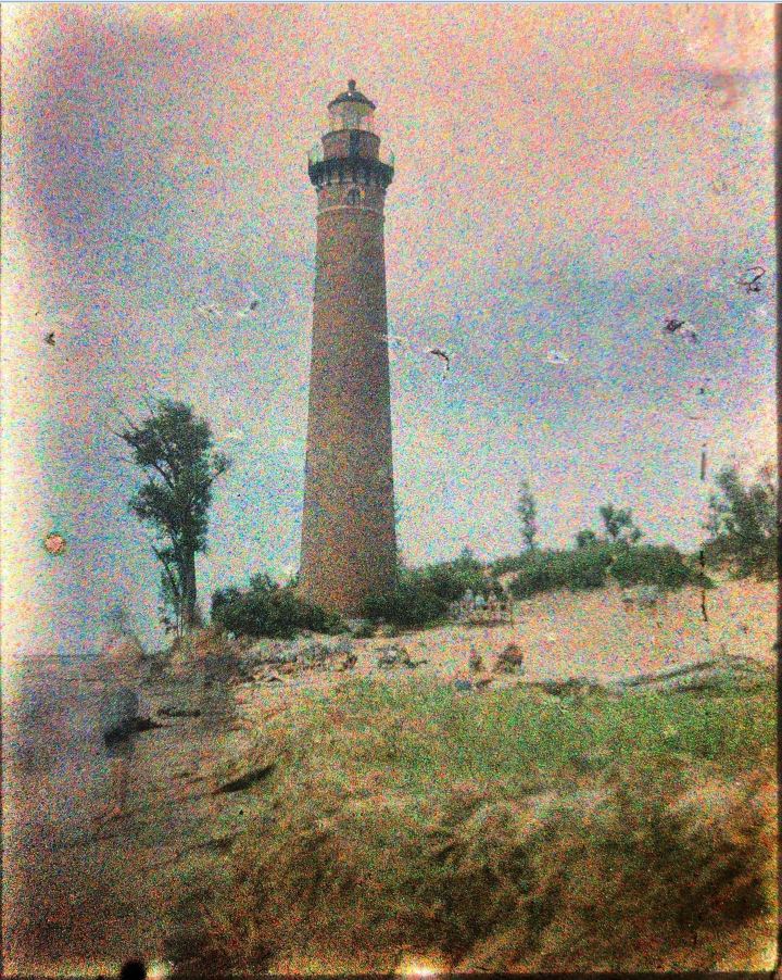 StuartHumphryes's tweet photo. These 2 photos were taken 114 years apart:
Our perception of the past is very much dictated by the medium on which it was captured, because the 2nd photo (of Capri) was taken in 1906 by Prokudin-Gorsky &amp; the lighthouse in 2020 by clever autochrome Instagramer Amphetadreamer https://t.co/TkUGhCUSl9