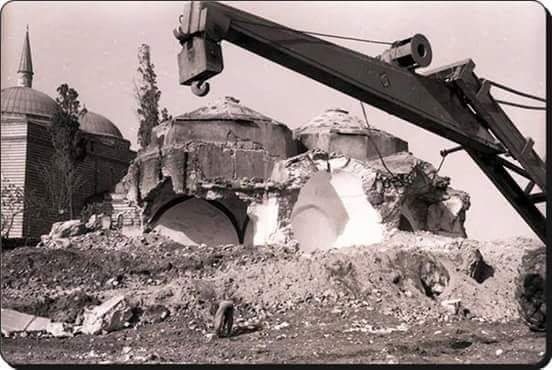 Adnan Menderes Dönemi, 1956

Vatan Caddesi açılırken yıkılan çok sayıdaki Osmanlı eserinden biri olan Murat Paşa Hamamı.

Bu dönemde İstanbul'da 54 cami yıkılmıştır.