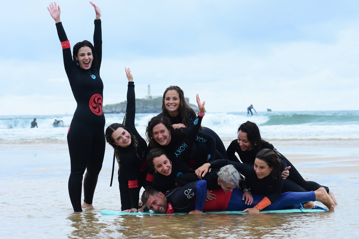 ESCUELACANTABRA's tweet photo. Cuando tienes un equipazo de surferas motivadas y un buen instructor las risas están garantizadas. Vaya mes de #Octubre épico que hemos tenido #octobersurf pero la @ESCUELACANTABRA #surf @Quiksilver @Roxy continua con grandes #ofertas en #noviembre
Link- https://t.co/p6Misx3hyz https://t.co/FPexKBDE3f