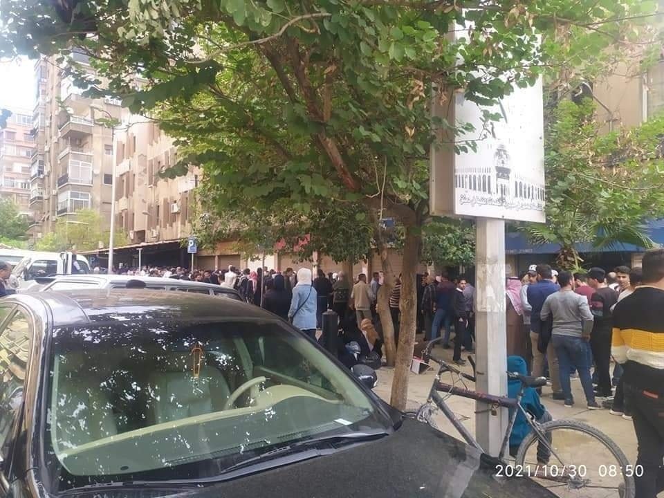 M_Alneser's tweet photo. New photos of queues of people to apply new passports at the center of 'Immigration And Passports Administration' in #Damascus (Rikn Al-Din).
📷 Viral
#SyriaNotSafe #SyriaHighlights #Syria https://t.co/WTpUN311bR