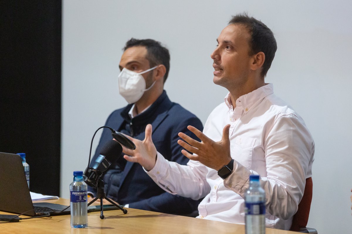 ClinicGijon's tweet photo. 📸 "Prevención de lesiones en tiempos #Covid19."

🗣️ @cizu10, @CesarCastano24, @fisio_78 junto a @Cacheda11 han compartido con nosotros su experiencia sobre las lesiones.  

👉🏻 𝐈 𝐂𝐥𝐢𝐧𝐢𝐜 #𝐇𝐚𝐧𝐝𝐛𝐚𝐥𝐥 𝐂𝐨𝐚𝐜𝐡 @UnicajaBanco.

#Clinichandballgijon #Asturias #Gijon https://t.co/pkrNaXwOQ5