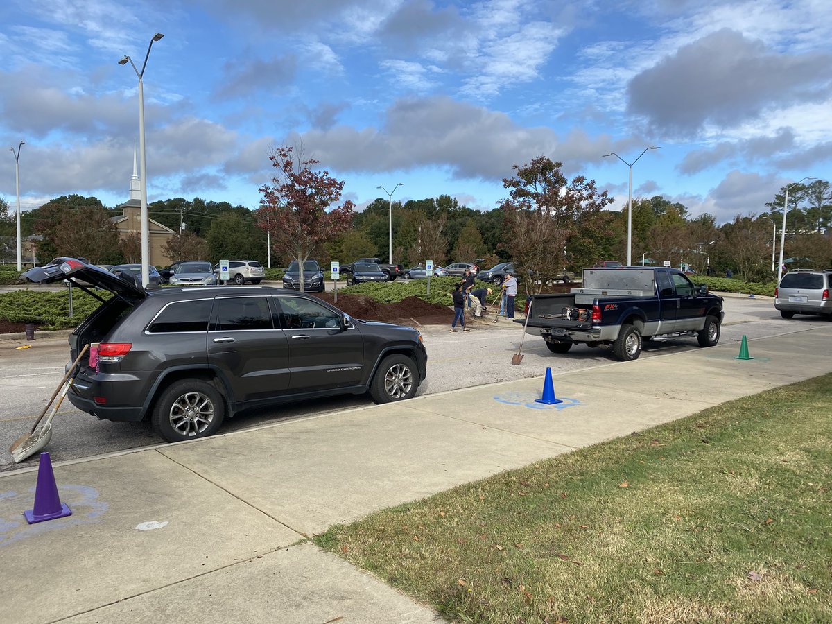 So grateful for our staff, families, and Aversboro Road Baptist Church for their support with our Campus Beautification Day! <a href="/AversboroElem/">Aversboro Elementary School</a> <a href="/AversboroESOwls/">Tiffany Stuart</a>