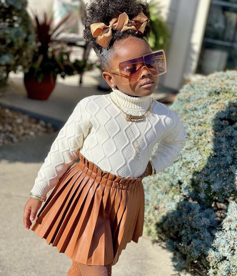 frosncurls's tweet photo. Baby girl got her Afro puff and accessories. She knows she’s the main character 👏🏾🥰 https://t.co/SyJMVhZGzV