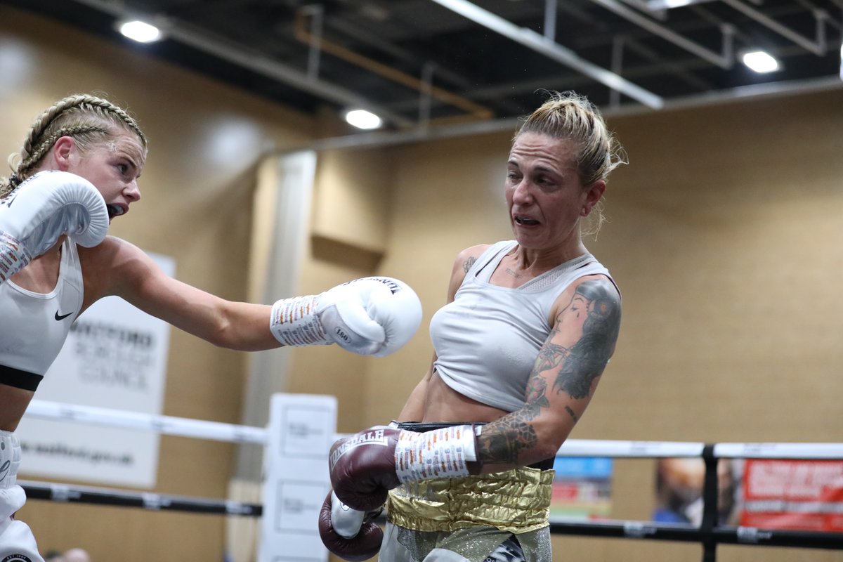 Dont_Pose's tweet photo. #TEAMTYSIE Great performance last night 
@BoxingLuton @boxinsaveslives  more photos to come! https://t.co/EhpJvq9EEY