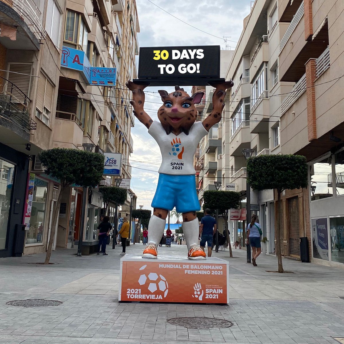 SheLOVsHandball's tweet photo. 🇪🇸 ¡Lola tiene un mensaje para vosotr@s! ¡Solo quedan 𝟯𝟬 𝗗𝗜́𝗔𝗦 para el Campeonato del Mundo de Balonmano Femenino 2021!🐯🔛

🇬🇧 𝐋𝐨𝐥𝐚 𝐬𝐡𝐨𝐰𝐬 𝐲𝐨𝐮 𝐭𝐡𝐞 𝐜𝐨𝐮𝐧𝐭𝐝𝐨𝐰𝐧! Only 30 DAYS left for the Women’s World Championship Spain 2021!🐯🔛

#SheLovesHandball https://t.co/v68Q3VPgqy