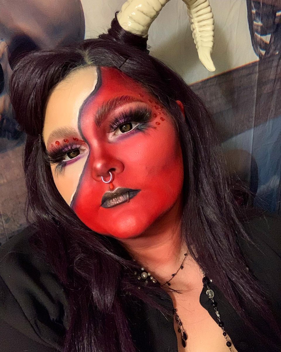artistry_amanda's tweet photo. #demon #shedevil #demonmakeup #makeupartist #facesplit #cutcrease #contourandhighlight #glam #halloweenmakeup #happyhalloween #halloween2021 https://t.co/9Z4QV6YQQr